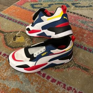 Mens Puma shoes. No laces. Size 10. Never worn.